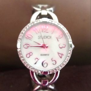 *LIKE NEW* WOMEN'S STUDIO FASHION SILVERTONE HINGED CUFF WATCH W/FACETED CRYSTAL